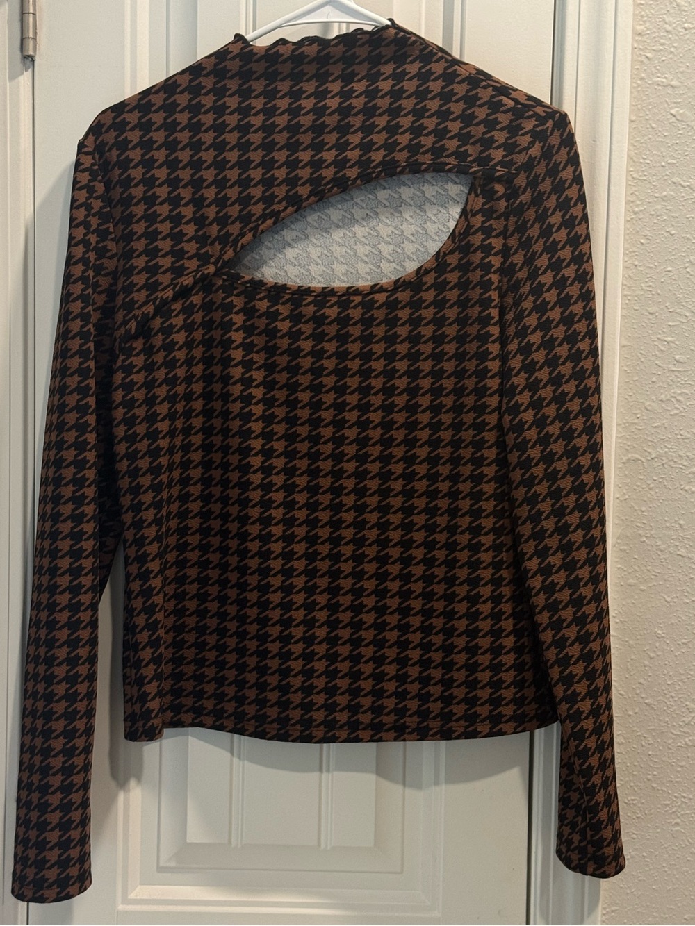 SHEIN Brown and Black Houndstooth Long Sleeve Top with front  Cutout